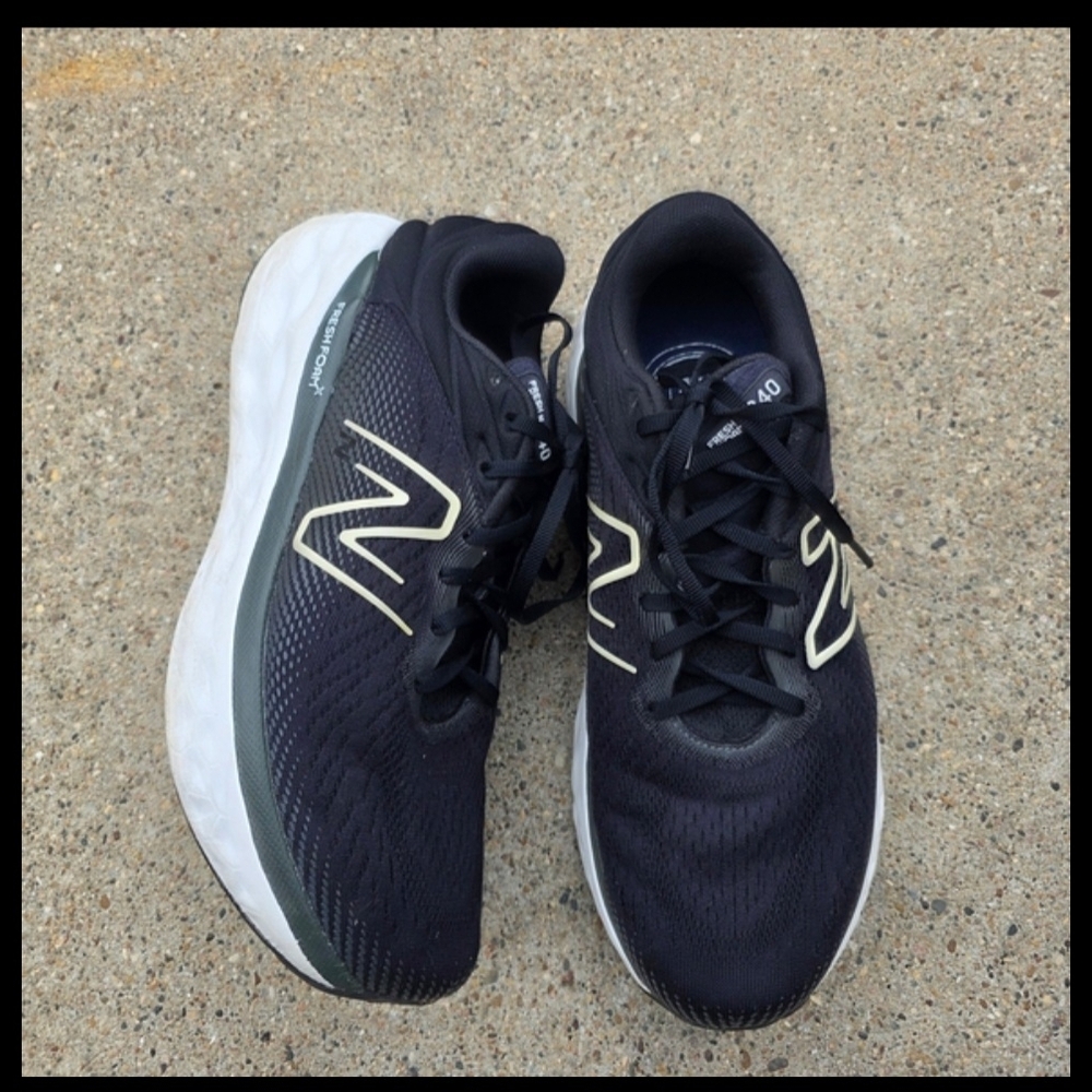 New Balance Men's Black Running Shoes Men Size 11.5